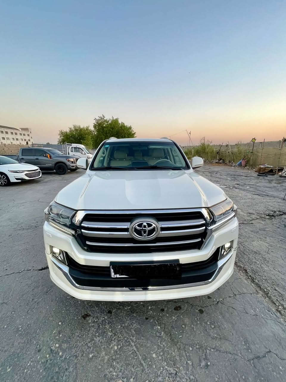 🚗 للبيع: تويوتا لاندكروزر 2019 (بريم)
- الموديل: 2019
- الفئة: بريم (فل كامل)  
- الممشى: 80,00كم  
- الرقم: بغداد  بسمي 
- الحالة: السيارة بحالة ممتازة جداً / شبه جديدة  
- الكفالة: مكفولةمن الحادث فقط بارد موجود بلسونار 

✔️ السيارة نظيفة جداً، استخدام شخصي  
✔️ لا تحتاج أي مصروف  
✔️ جاهزة للفحص بأي مكان  
مكان سياره بلكوت مركز المدينه

السعر 510$

📞 للتواصل: (***********
