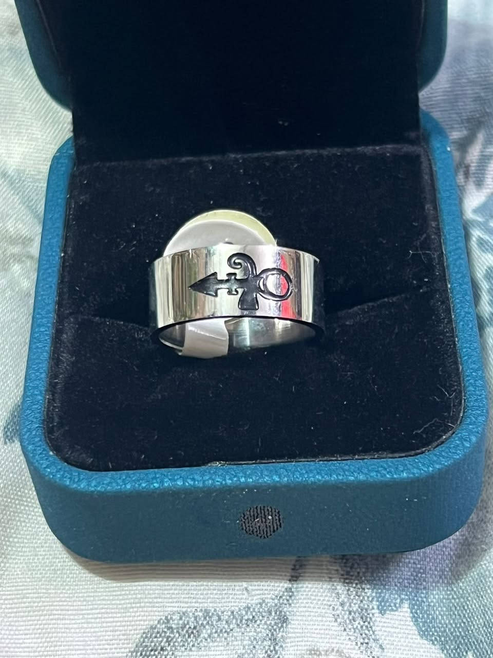 شلعه اكسسوارات رجالي فقط العدد                 42 قطعه بيهم 21 خاتم بيهم مختوم   + 15 اسوار  + 5 زناجيل + مداليا وحده انطي سعر وبلعافيه


**إذا كنت صاحب هذا الإعلان وتريد حذفه لأي سبب، رجاءا أرسل رسالة إلى الدعم الفني**