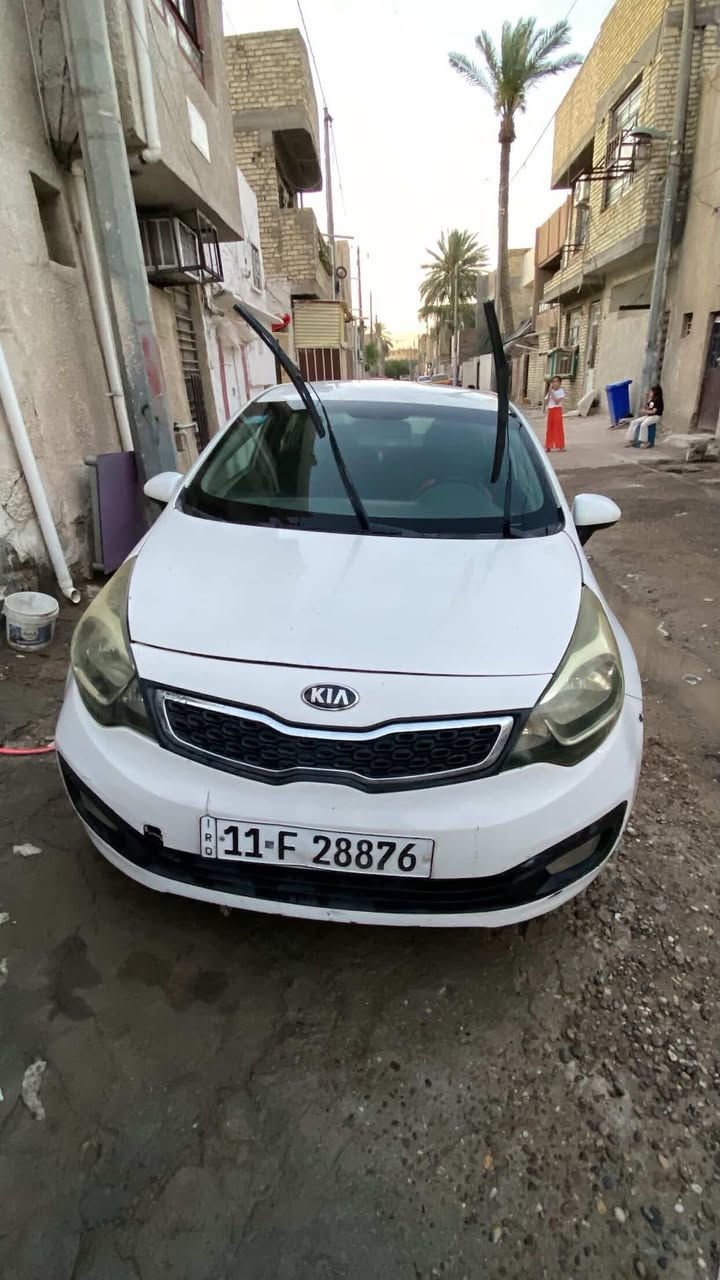 مراوس فقط.
كيا ريـو 2012 
1600
GDI
مكفولة من اللغود والشواصي 
تبريدها ثلج بعز الحر
تدفئة
نظام EQO اقتصاد للبانزين
اخبط بانزين عادي ومحسن
السيارة نصبتهَ حلوه 
بأسمي تحويل ثاني يوم
رقم بغداد 
السنونار مرفق بالصور 
مكاني بغداد الحرية
للاستفسار
***********
ما اراوس( بتكسي )
