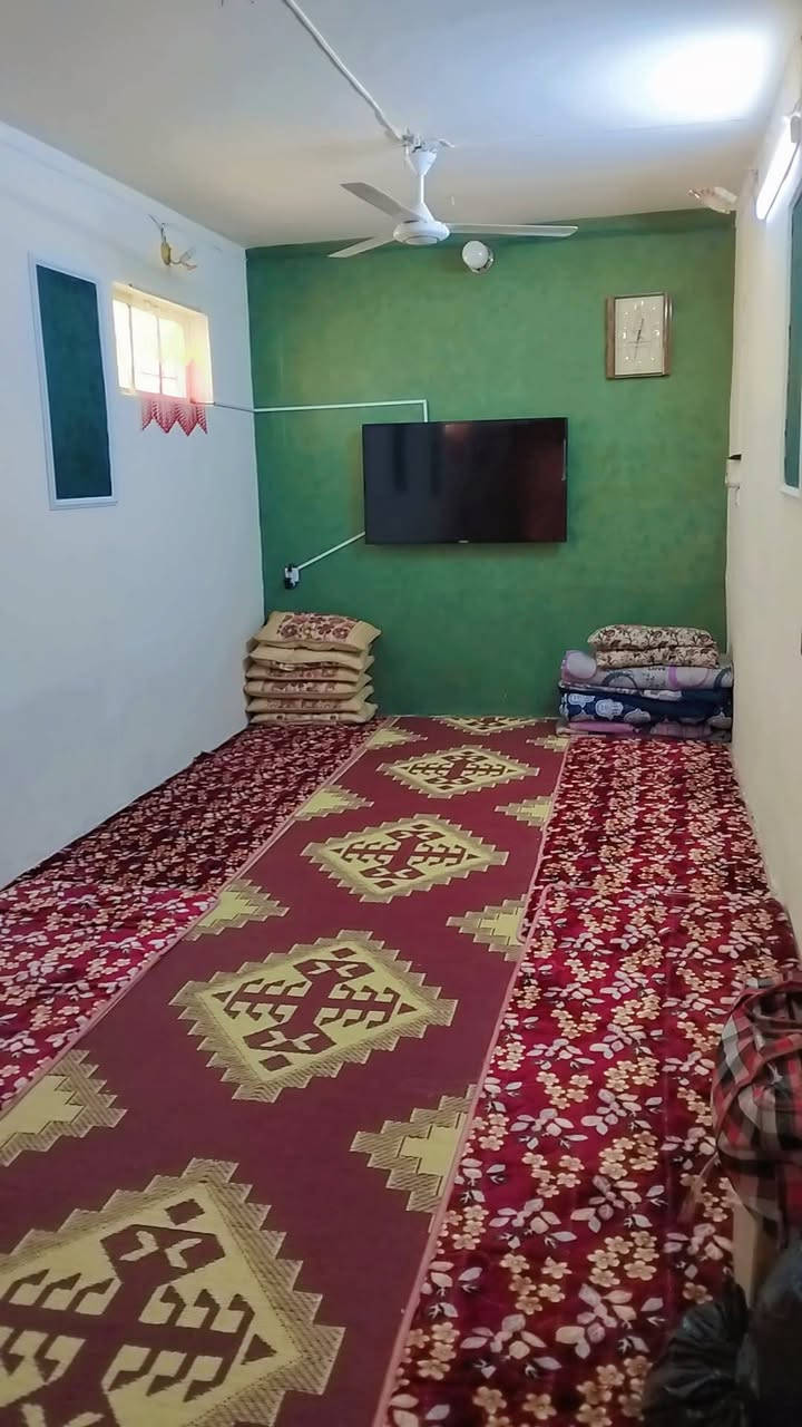 نصف قطعة للبيع قطاع 52 مربعة ركن شارع عريض مجاور مدرسة  ترميم جديد عام 2026 طابقين تحتوي على استقبال وهول وغرفة نوم وملحقات وكراج الطابق الثاني غرفتين كبار وحمام وصالة  وبيتونة وسطح شتايكر 
الاستفسار ***********
