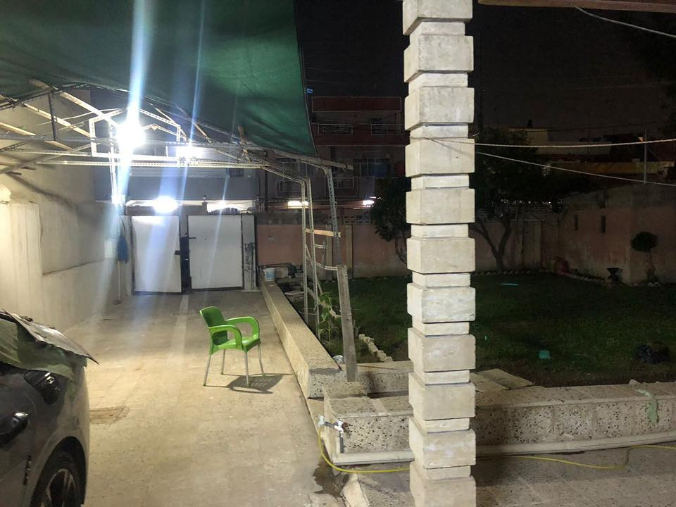 بيت 🏠 للبيع في حي البكر موقع مميز قرب مطعم بيت جدي شارع 20 
بناء قديم مرتب صالح للسكن سند طابو الزهور شرط التحويل 
مساحه البيت 450 متر واجها 16 متر 
يحتوي البيت ع استقبال وهول و3غرف نوم 🛌 ومطبخ ومخزن وصحيات ومناور وكراج سياره وحديقه 
ط2 هول و4غرف نوم 🛌 وصحيات ومناور وبلكون سطح منشر وسطح عالي 
تجاء البيت شروق 
للاستفسار عن سعر البيت الاتصال ع الرقم 
***********
***********
