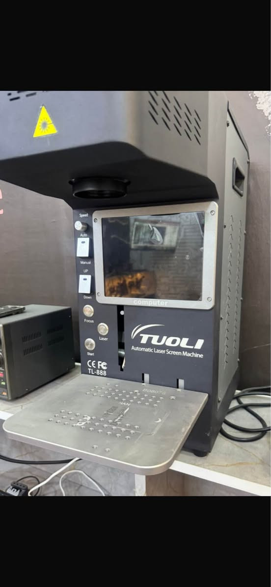 اجهزه صيانه 
1 -جهاز خاص بتبديل كلاسات الهواتف 
سعره 190 الف 

2- جهاز تفريغ الهواء بين الكلاس والشاشه 
ايضاً خاص بتبديل الكلاس 
سعره 190 الف 

3 _ جهاز الليزر سعره 880 الف 

ابحث عن الاجهزه وراح تعرفهم 
وذا تاخذهم كلهم يفرق بالسعر هواي 
مكاني بغداد /شارع الربيعي /بنايه البركه 
*********** بغداد, العراق
