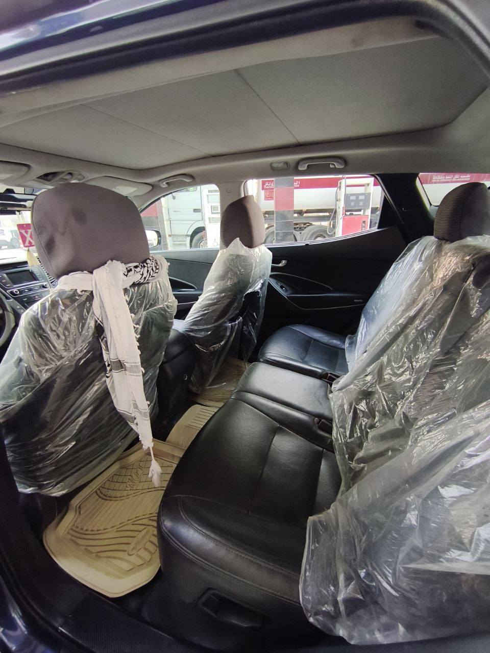 السلام عليكم
سنتافي موديل 2017 وارد امريكي فئة السبورت 
محرك 4 سلندر 2400cc نظام حقن وقود مباشر (gdi)
ضربتها جاملغ وبنيد الجاملغ راجع ع البارد 
بيها قطعتين صبغ البنيد والجاملغ الايمن الخلفي نص الجاملغ مثل ما موضح بالسونار
وبيها بارد وشويه طخطخات
ماشيه 186 الف كيلو 
محركها مجفت قطع اصليه وكاله وموجود ضمان القطع يم المركز الي جفتت يمه 
مابيها لا تنقيص ولا تبخير 
گير cvt
شادلها كاچ كان اصلي 
السياره فول مواصفات بانوراما 
5 راكب كشن السائق كهربائي 
كشنات جلد اسود 
المقاعد تدفئه الاماميه والخلفيه  
بيها 3 انظمة قياده (eco , normal , sport) 
كامره خلفيه دواره 
حساسات خلفيه 
نظاام تحذير المنطقه العمياء 
مثبت سرعه 
نضام مانع انزلاق 
تحكم ستيرن يدوي 
تبريد قطعتين 
شاشة البلاديه بيها بلوتوث + اواكس
الجنطه بيها مساحة تخزين واسعه
رقم بغداد ب اسمي تحويل ثاني يوم   
السياره ما شاء الله تاخذها ماتصرف عليها كامله 
سعرها 146 وبيها مجال 
مكان السياره بغداد حي الجوادين 
***********
