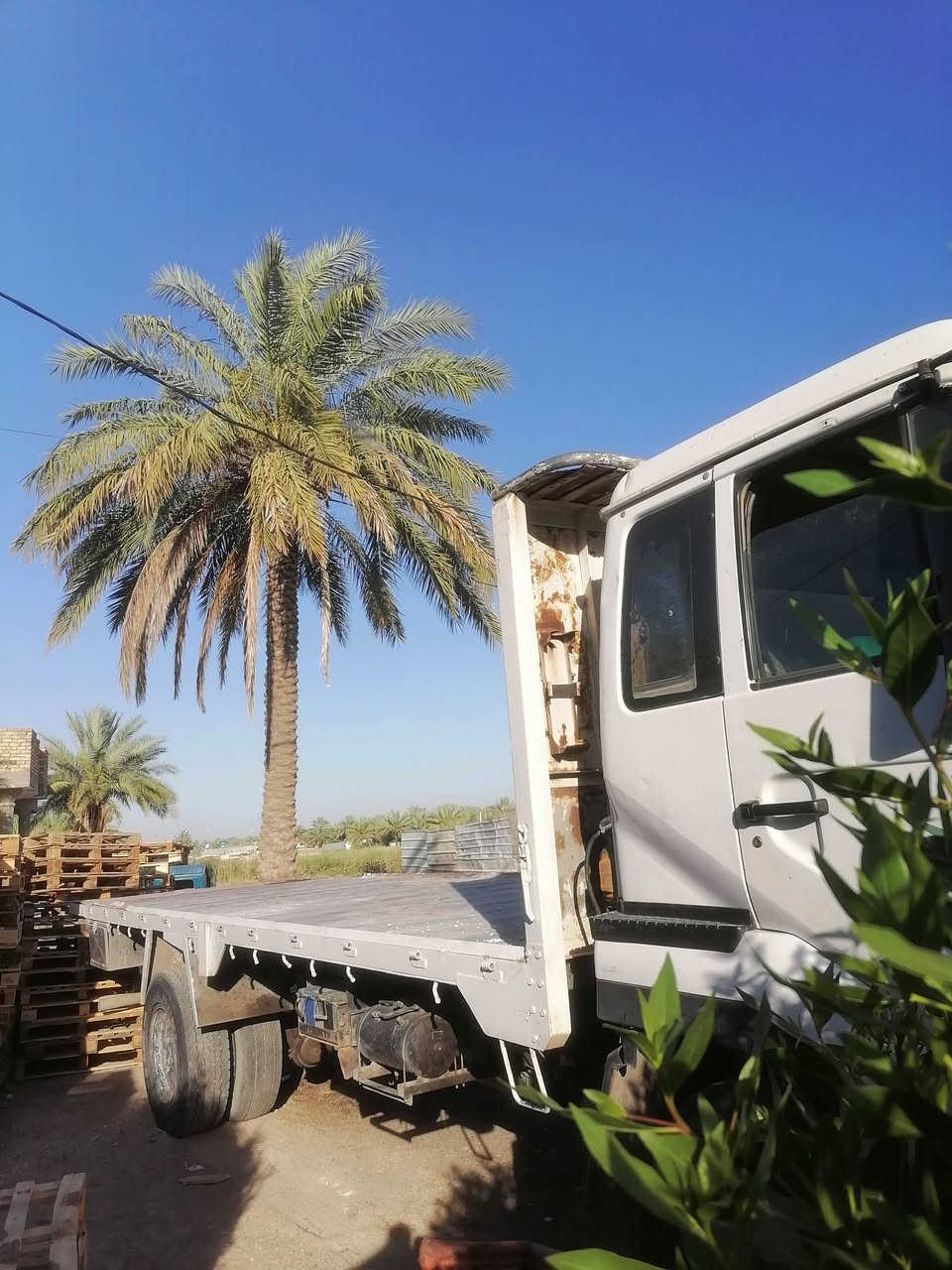 للبيع نيسان موديل 2002 رقم بغداد بسمي 4طن 10برغي مكينه كير اكسل شواصي مكفول مكاني بغداد تاجي  سعر 140$ وبيه مجال أي ستفسار    ***********
