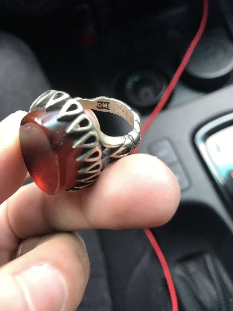 سلام عليكم 
هاذه محبس جبير عليه اريد اراوسه محبس اصغر منه بس كون حلو مرتب


**إذا كنت صاحب هذا الإعلان وتريد حذفه لأي سبب، رجاءا أرسل رسالة إلى الدعم الفني**