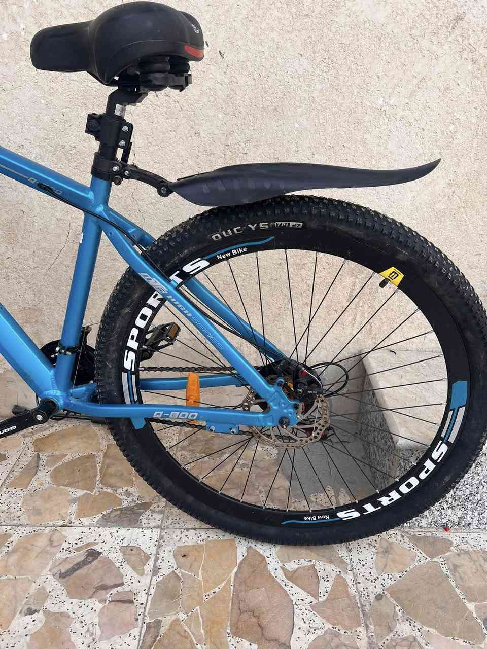 السلام وعليكم ، بايسكل جبلي حجم ٢٩ جديد مامستخدم، ماركة QIQITE ،المكان البصرة كورنيش شط العرب، السعر ١٧٥ الف قفل 
المواصفات:
١-دبلات قفل
٢- البدالة ماركة SHMANO
3- الجسد المنيوم بالكامل خفيف
٤- يتحمل وزن ١٢٥ كيلو
٥- تبديلات عدد(٨)بالبداله حسب السرعه الي تريدها
٦- وايرات دفن بالجسد  
اتصال او مراسلة الرقم ***********
