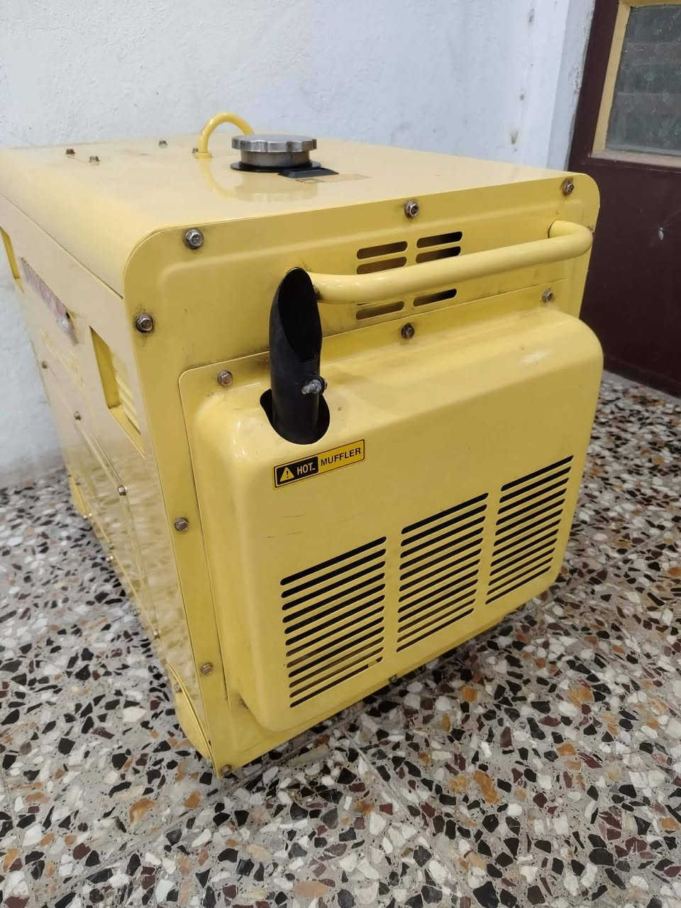 سلام عليكم مولده كاز كاتم كامه 6ونص كيفي 26امبير مولده مشتغله 98 ساعه كلش نضيفه بلاديه ما داخله تصليح على وضع شركه نكره سلف سعر مليون  مكاني بغداد الشعب تواصل ***********
