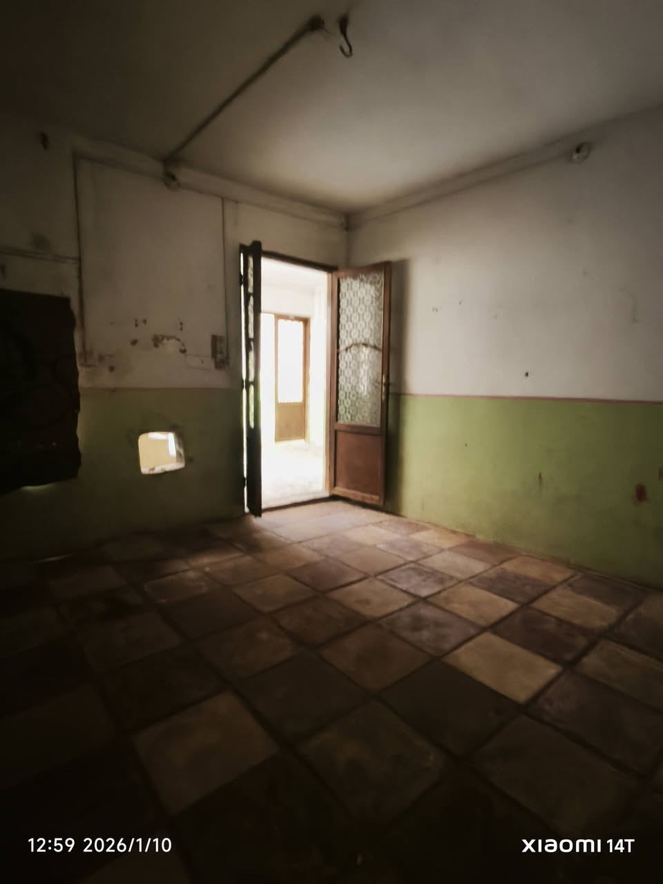 مساحه  100م
ايجاره 
غرفتين وصاله ومطبخ واستقبال
شارع المطار القديم قرب مخبز المختار
***********
