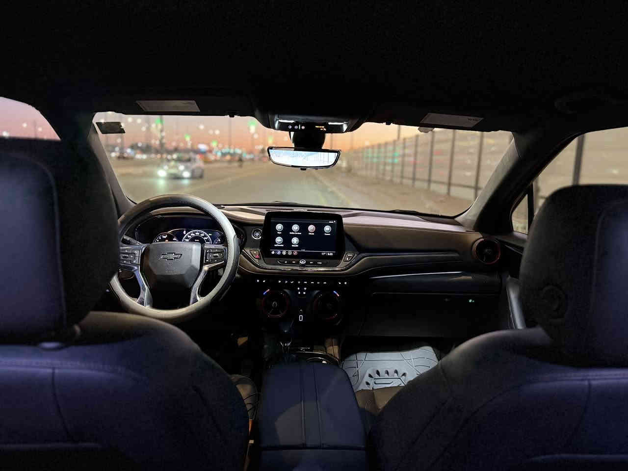 السلام عليكم 

بلايزر للبيع السياره موديل 2024
فول مواصفات ماعدا الفتحه
 فئة ال r s 
كاميرا 360 درجه
مستشعر وقوف 
تدفئه المقاعد 
تبريد المقاعد
بصمه 
مثبت السرعه
 شاشه
مراقبة النقطة العمياء
نضام المفتاح الذكي 
نضام فراملة الطوارئ
مقاعد كهربائيه
المصابيح الاماميه ليد
تدفئه مقود القيادة
ابل كاربلاي
التشغيل عن بعد
شاحن لاسلكي 
وضع القيادة
تحذير مغادرة المسار
التحكم الالكتروني في الثبات
مرايا جانبيه تدفئه
صندوق بدون استخدام اليدين حدثه كما موضح بصور المرفقه 

السياره مكانهه بكربلاء 
 السعر 25,500$
كلشي موضح بلمنشور لل استفسار 
الاتصال على الرقم 
***********
