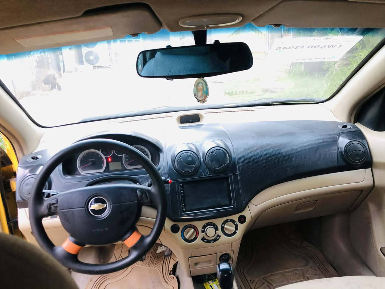 سلام عليكم ورحمة الله وبركاتة.  
افيو صفره كما موضح في الصوره 
2011خليجي  مفتوح  .السياره 🚗
بيه جمالغ امامي  الإتصال على الأرقام 
‏‪0785 255 4777‬‏
الاستفسار اكثر اتصل على الرقم 
مكان النجف الاشرف  الكوفه  منطقه  البو حداري  . قرب المعهد التقني  . قرب بانزين خانه  ااساقي
