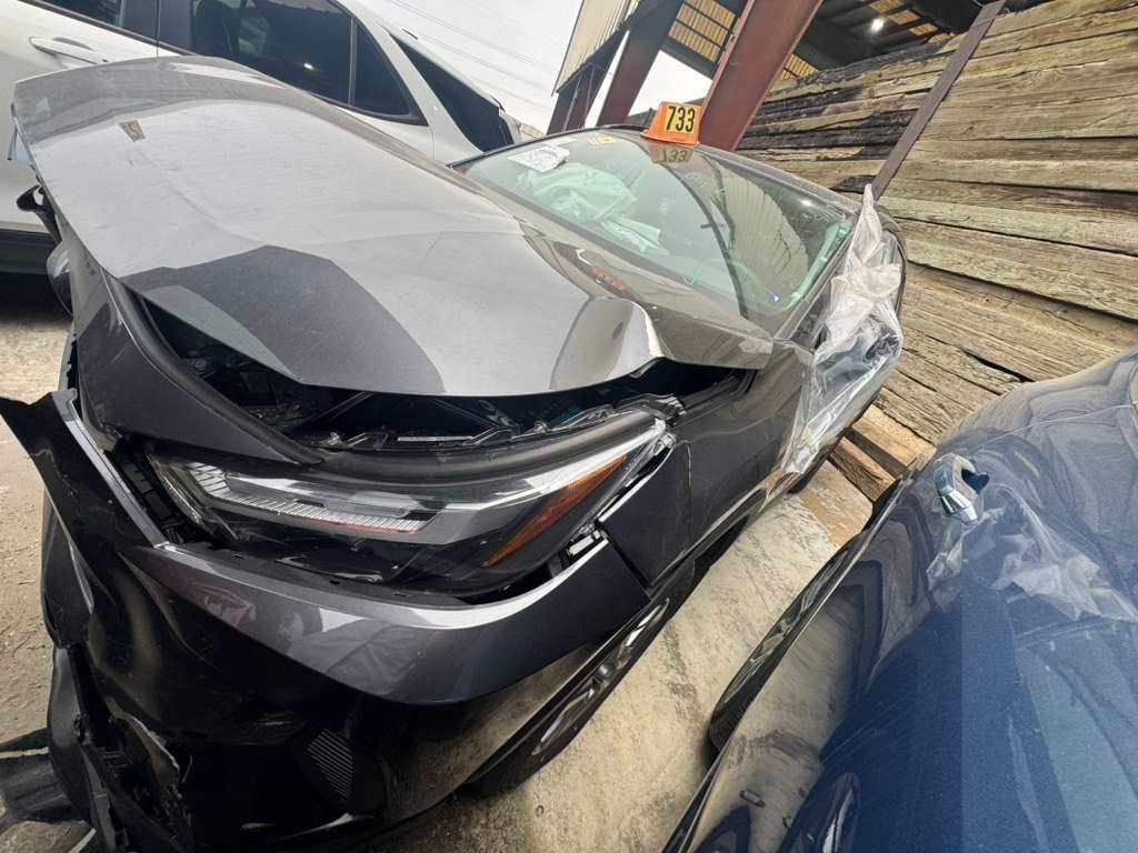 شهر تصل الحره راف هايبرد موديل 25 XLE حادث حلو السعر واصل الحره 163 تدخل شهداء لإتصال ***********
