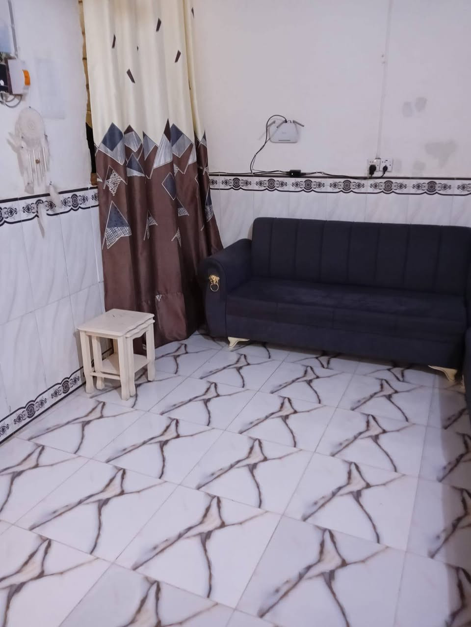مكلفه بالنشر بيت للبيع  مساحته ميه وعشرين غرفتين وصاله ومطبخ سعره30وبي مجال زراعي  قرار محكمه نهايه حي الشهداء ماي مجاري كهرباء شارع مقرنص يقرب عن الشارع خمسه متر 
‏‪***********‬‏
