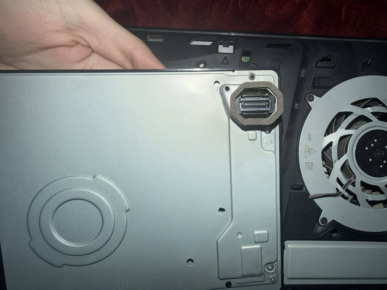 بلي٥ حالته٨٠ بالميه نضيف مع يده وحده وبي خلل بسيط بمشغل الاقراص 
مكاني بغداد الشعله 
***********
