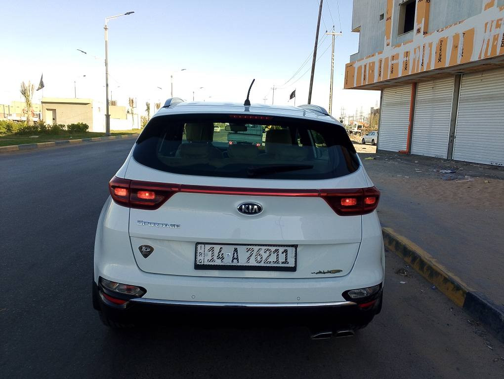 السلام عليكم كيا سبورتج خليجي  رقم بصره الجديد تحويل محرك 2000 دوش السياره بيه صبغ باب السايق وعابر على الباب الثاني قليل صبغ وبيه بارد السياره جاهزه السعر 160 العنوان البصره حمدان *********** البصرة, العراق
