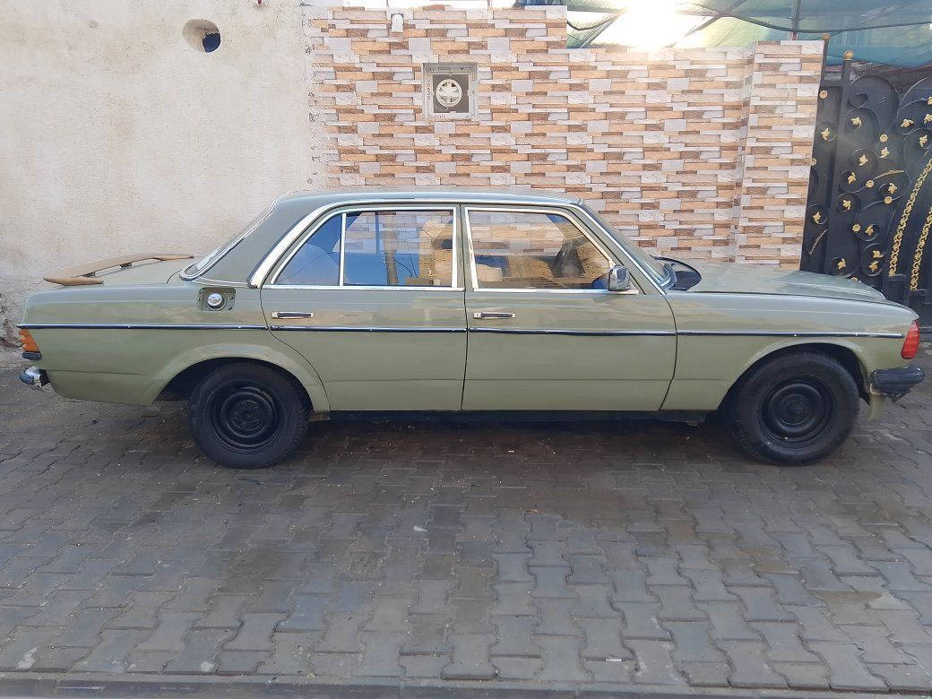 سلام عليكم /سياره مارسدس للبيع مصبوغه صبغ عام جماليه سياره نظافتها 70بالميه سياره كما موضح بالصورة كير ومحرك خير من الله حداديه زينه تخم تاير جديد السعر 35وبيه مجال حگ الجيه اخوكم وخادمكم موجود على الفيس وهذا رقمي ***********
