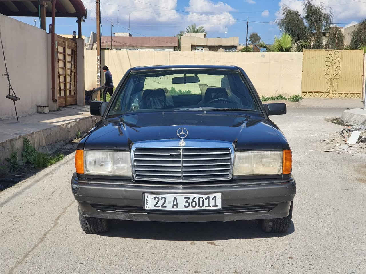 السلام عليكم 
المزيونة للبيع لعشاق التميز والكلاسك 
مارسدس 1990 طيارين 

للأستفسار 
***********

‭0771 692 9521‬
