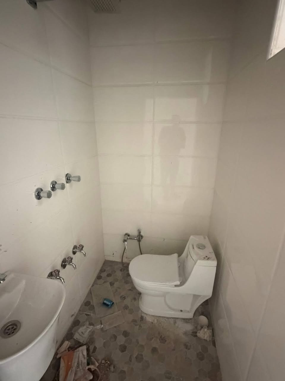 مشتمل للبيع الشعب شارع عدن. خلف الدفاع المدني
٦٥ متر واجهه ٣ وربع نزال ٢٠ جديد باقي ١٠ ايام يكمل

استقبال وخدمات ومطبخ وغرفه نوم وصاله 

الطابق الثاني غرفتين نوم وخدمات  السعر ١٦٠ وبي مجال

معروض بمكتب الكناني  /// ***********  

عنوان المكتب شارع عدن قرب جاتو باريس
