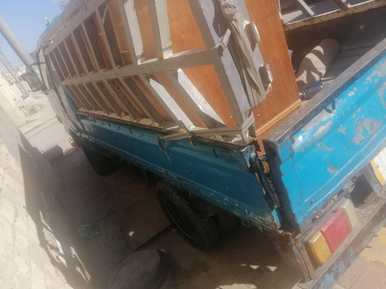 كية حمل للبيع موديل 1992 رقم كربلاء سعرة 35 وبيها مجال السيارة كايمة تشتغل هية بس كايم المحرك الاستفسار ***********
