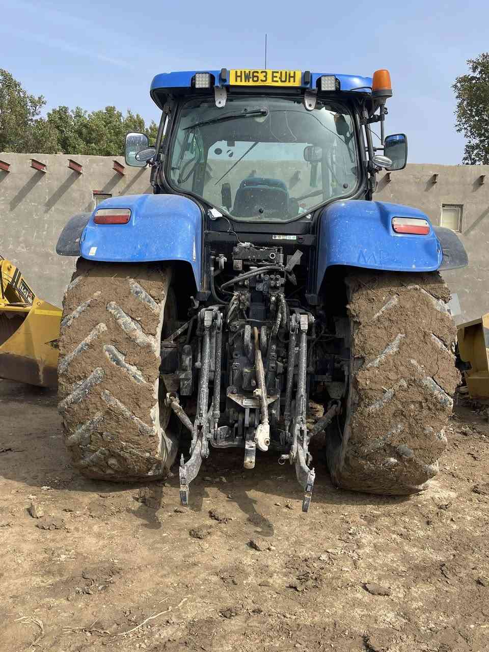 السلام عليكم مكينه للبيع حجم 235مديل 2014 مكفوله كفاله عامه مراوس حسب القناعه ترهم الاستفسار اكثر اتصل ***********
