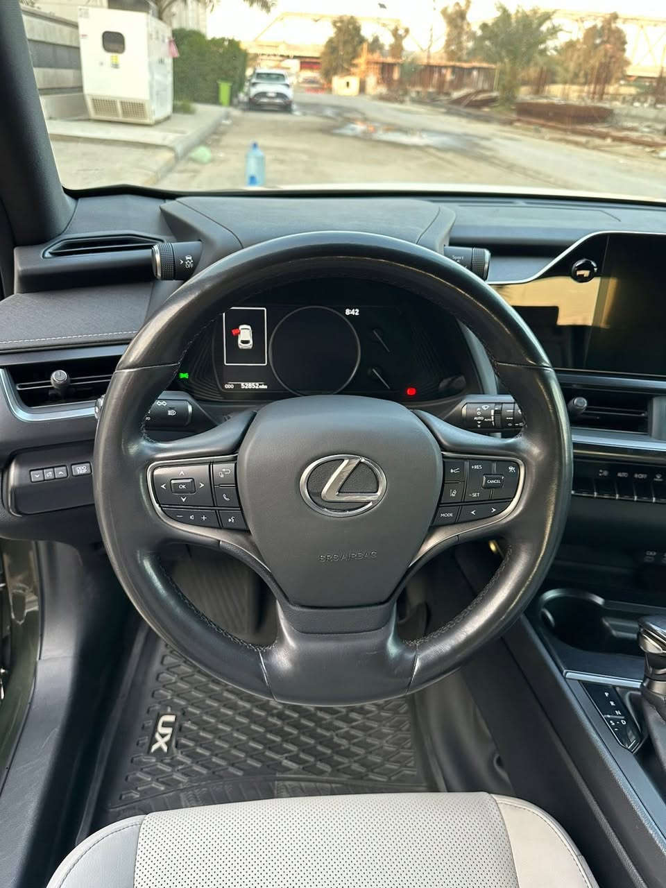 �✨– Lexus UX 250H موديل 2023 ✨🚘
🔹فول السياره بريميوم

🔹️️ رقم بغداد سنويه بأسمي 

🔹ممشى السيارة mi53 قابل للزياده 

🔹داخل ابيض 

🔹 هايبرد اقتصادية + بانزين قوة لكزس المعروفة2000 تيربو 

🔹 فل كامل / جلد / تبريد وتسخين مقاعد

🔹 شاشة كبيرة + ساوند مميز + بصمة دخول وتشغيل

🔹 رادار // فتحة سقف

🔹صور الحادث مرفوقه مع الصور

🔹 حادث السياره بطرف البنيد  وصبغ الباب خلف السائق وطرف الدعاميه صبغ والباقي مكفول

💎 المواصفات كلها حاضرة، والسيارة حالتها 🔥 “تخبل”

✅ ما تحتاج ولا فلس تصليح 

💰 السعر: 21500$

للاستفسار الاتصال ***********

العنوان  بغداد العطيفيه
