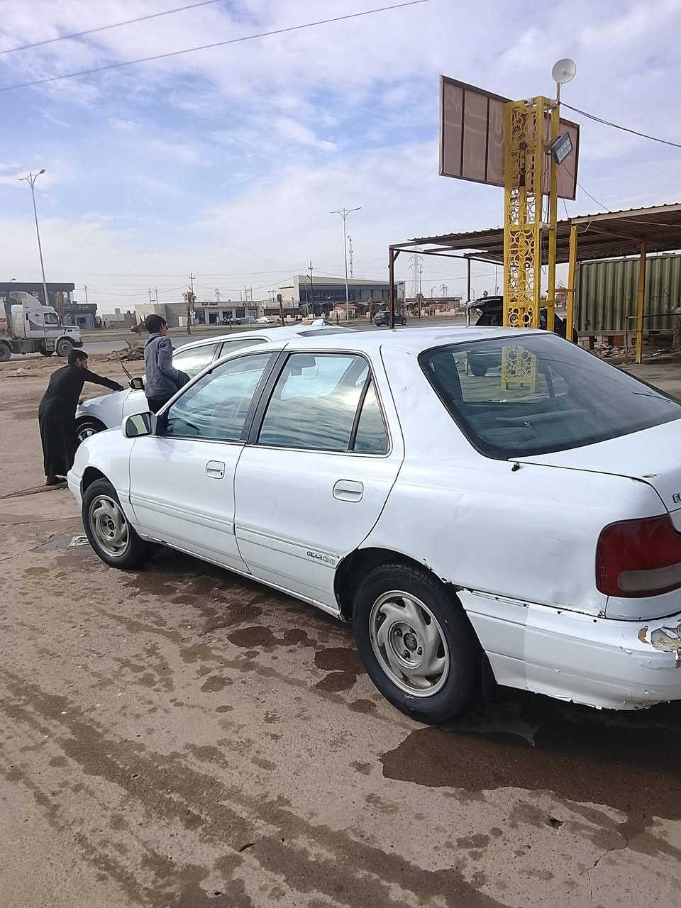 السلام عليكم.
هونداي النترا موديل 94 نضيفه كير ومحرك شرط 
لأبيها لا طخه ولا صبغ بسمي السعر 30 
***********
