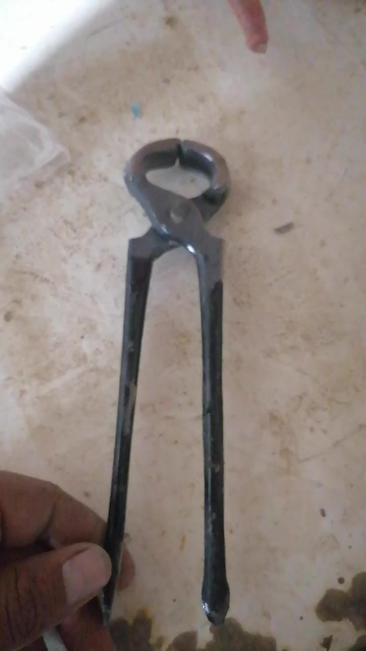 يوجد لدينا مواد نشايه البيع مكان حديثه حي العسكري قرب اذاعه رقم الهاتف ***********
