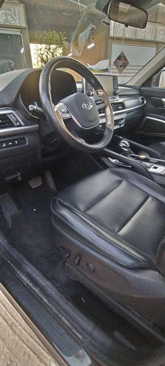 السلام عليكم
كيا توليرايد

موديل 2021 فئة S 
لون زيتوني 
 
فتحة  
كشنات جلد كهرباء تدفئة 
كشنات خلفية منفصلة Vip
تشغيل عن بعد 
شاشة كبيرة 
 كامره خلفية وامامية 
  
شاشة دجتل كبيرة 
5 وضعيات قيادة  
حساسات امامي خلفي 
رادارات 360 درجة 
رادار امامي تفاعلي 
نظام تحديد مسار 
نظام نقطة عمياء 
اوتو هولد 
سايد بريك بصمة 
شحن لاسلكي 
نظام ابل كاربلي 
7 مداخل USB
تحكمات ستيرن 
لدات داخلية محيطية كل ألوان تتغير بلادية 
نظام تبريد مناخ منفصل 
تبريد مركزي 
لايت 4 عدسات اوتو 
نظام محافظة عل طفل مايفتح باب خلفي حال عبور سيارة 

نظام اوامر صوتية 
ويل حجم 20 
محرك 3.8 
كير 8 
وبعد بيهة هواي مواصفات 
ماشية
رقم اربيل سنويه بأسمي 
السعر: ٢٣٥ وبيهه مجال قليل +
 صور الحادث مرفقا مع المنشور 

*********** واتساب
