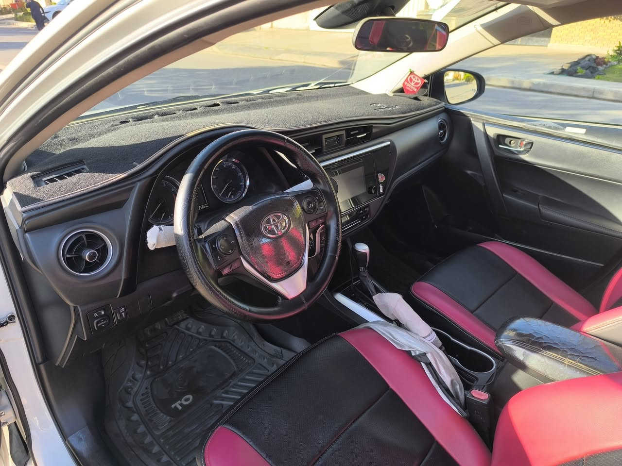 سلام عليكم شباب للبيع كورولا Se 2018 كفالة محرك وكير وحجر بيئة ورادار  سنوية باسمي تحويل ثاني يوم
حادثها بيبان ثنين جهه الراكب متبدلات ومصبوغات قطع 
السيارة جاهزة من كل نواحي من صدر ومشط ستيرين وتخم تايرات وباتري ابو ضمان ومتغلفه ارضية وكشنات وارضية صندوك بالنواب 

بيها ملاحظات بسيطة شخوط بالدعامية الامامية وحالوب جدا خفيف بالقمارة وبيها كلير من امريكا بسيط جداً حتى ماينحسب قطعة يم علامة تويوتا الي بصندوك 
السعر 145 وبيها مجال 
مكاني بغداد حي الجامعة 
***********
***********
