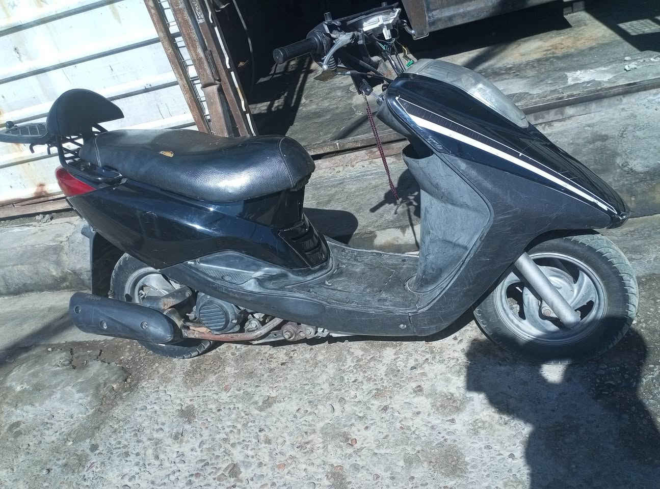 السلام عليكم دراجه بريز للبيع نضيفه سلف هندر كله شغال السعر 450 العنوان : القاهرء يم بزخانت جوزات   للاستفسار : ***********
