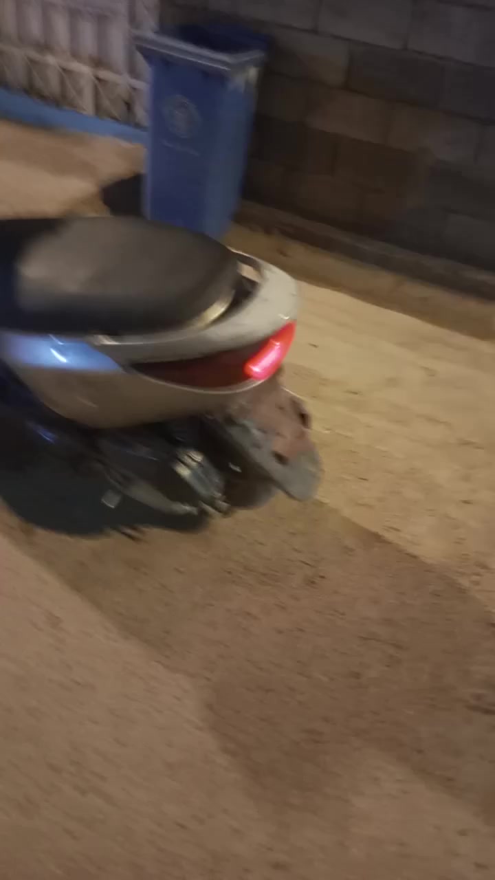 سلام عليكم دراجه بريز للبيع كامله مكمله نقصها بس سلف كلشي شغال بيها ورقه منفيس دراجه مرتبه كفرات ختم واحد السعر 450,بيها مجال العنوان بغداد الاعضميه سبع بكار الرقم الاستفسار ***********
