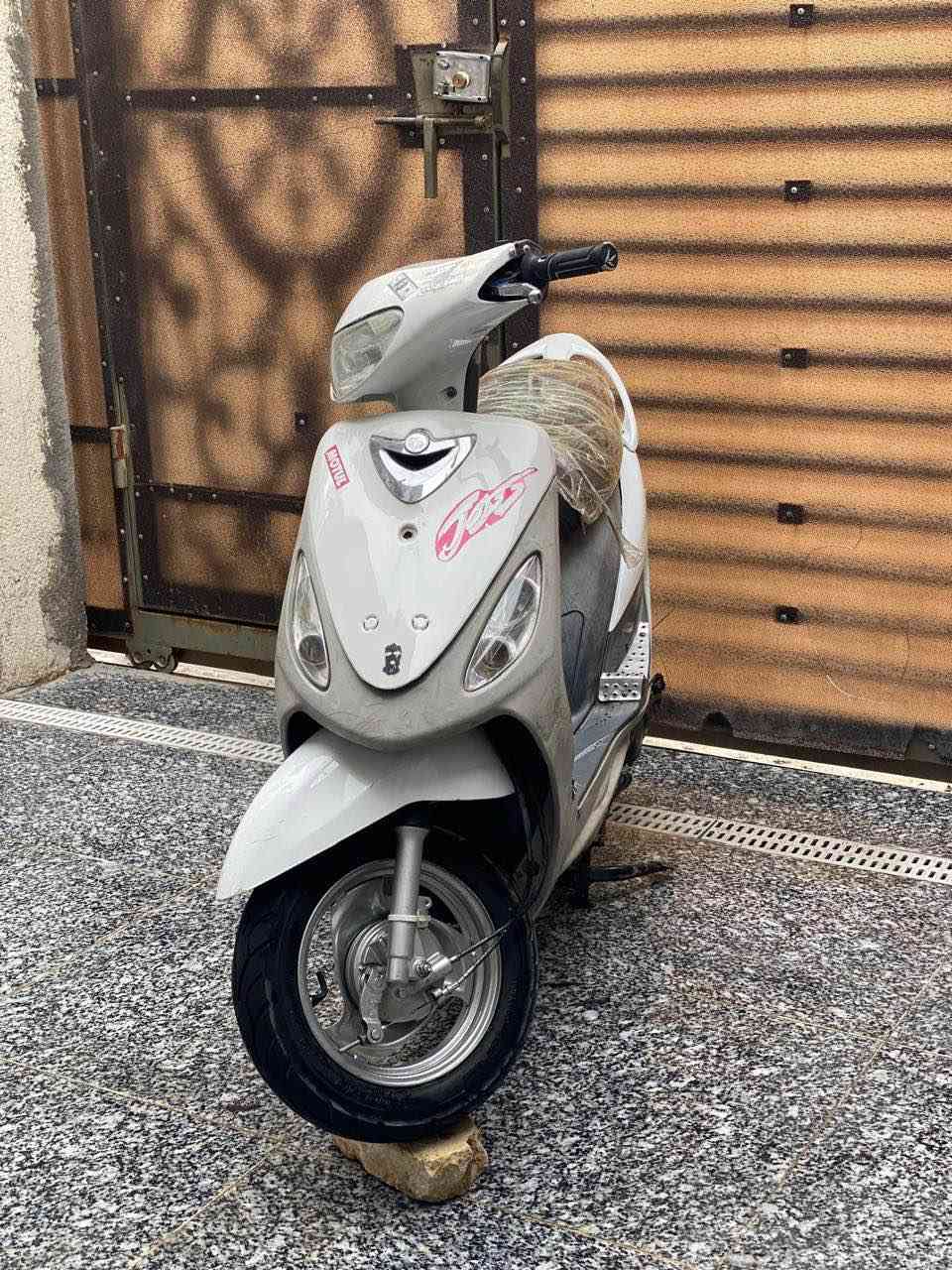 سلام عليكم " دراجه قجمه " مكينه مفتوحه بس ناعمه تجي وتسمع خرسه , كفرات بلاديه + كلجات رياضي + كهربائيات كامله مابيهن نقص + ضفيره بلاديه مابيه قطع 1 او تيب كله فيش جيب وشد + دراجه شلعه معدل + نقوصات بس باتري / وذيل خلفي
سعرها 650 وبيه مجال قليل لشرايه تواصل فقط واتساب ***********‏ البصرة, العراق
