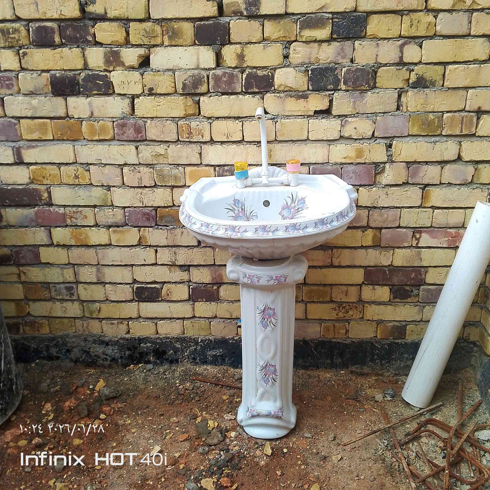 بيبان للبيع بدون جرجوبة قياسهن ٨٠*١٩٠ ومغسلة نضيفة مع خلاط وباب بليت كامل مع الجرجوبة ***********
