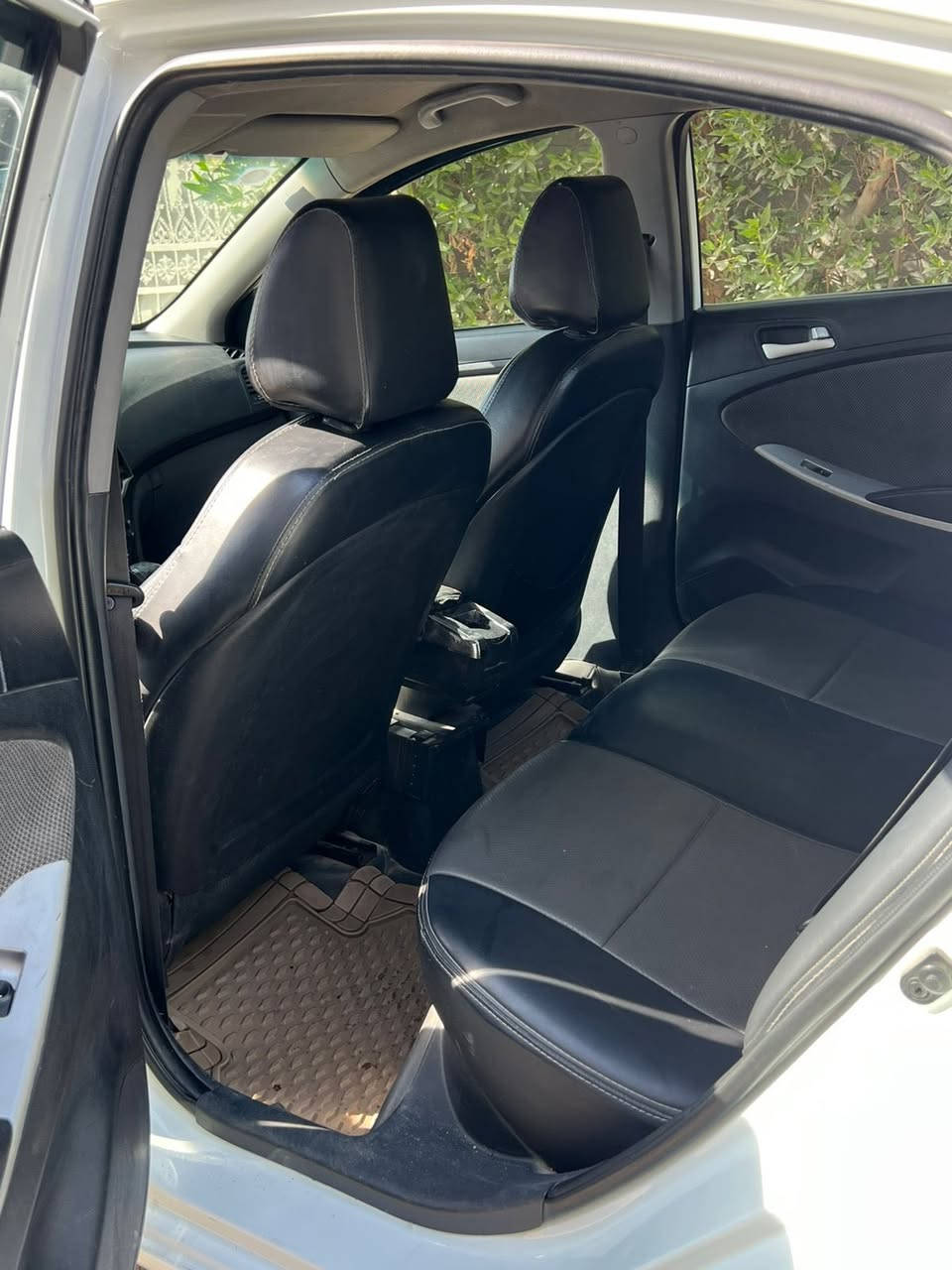 السلام عليكم احسنت للبيع 2014 جديده سياره مال شركه دوليه عامه السياره جديده مواصفاتها مكينه1600اشاير مري كشنات جلد كاعيات جلد شاشه كامره تحكم ستيرين جهتين تبريد ثلج السياره مابيه نقص السونار بل منشور ماشيه 77  ألف السعر 105$ وبيه مجال مكان بغداد حي شباب البياع  رقم الهاتف ***********
رقم بغداد باسمي
