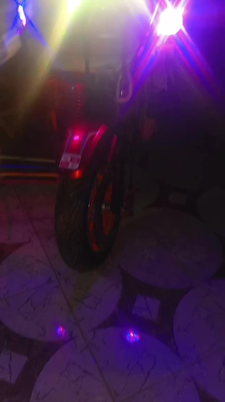 دراجه شحن للبيع اقال من اسبوع دراجه جديده بطاريات جدد كهربائيات كله شغال دراجه سرعتها 99 اربع خمس بطاريات دبل الاطوال سعر 750 وبي مجال للطيبين هوايه بها مجال هوايه هذا الرقم تقدرون تتواصلون وياي***********
