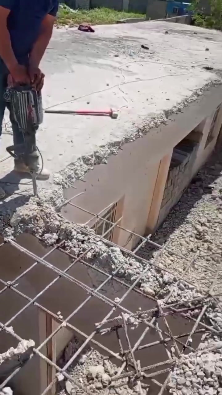 كادر متخص قص اصب كونكريت بل كوسره وتفليش بيوت وقشط اجص من حايط وتفليش درج وتفليش حيطان اي شي عندك تفليش عليك بس اتصل اجيك يم بيتك اصطه ابو علي ***********
