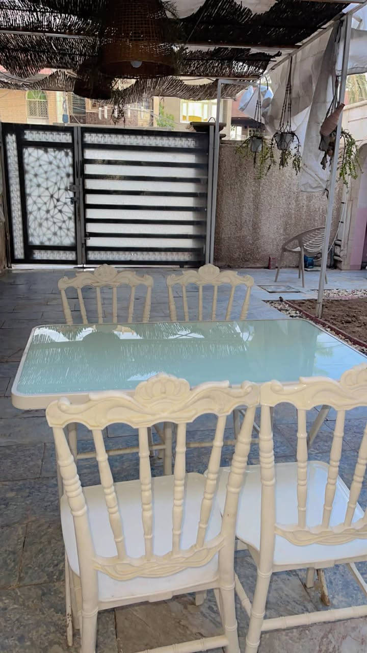 🔴 تخم عراقي
نظيف جدا 
بي فقط بقه صغيره ابد ممأثر ولا مبينه
🔵 كاونتر 
نظيف جدا 
🔸️ ميز + ٤ كراسي
🔹️غساله سامسونك
١٥ كيلو نظيفه جدا جدا
مكانهن حي اور


**إذا كنت صاحب هذا الإعلان وتريد حذفه لأي سبب، رجاءا أرسل رسالة إلى الدعم الفني**