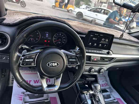 لسلام عليكم  
كيا فورتي kia forte 2021 GT 
فول مواصفات  (عدا السلايت ) 
السياره رقم اربيل الجديد تحويل او وكاله للمشتري 
 حادث البنيد مبدل فقط الباقي ليبل واحد
وبيه بارد بسيطه بالباب جانب سايق 
خشم قماره بارد بسيط 
السياره ماشية 60 mi
مواصفات  
مكينة 1600 تيربو  ورياضي 🚀
كير اوتوماتيك دبل كلج الماني (DCT) 
بصمة تشغيل مع بصمة ابواب  
صندوق ذكي بصمة فتج تلقائي عند الاقتراب 
نظام الشاحن الاسلكي للموبايل 
كشنات جلد ومخمل مع وشم جي تي 
دوسات جانبية رياضي شركة  
دبل كزوز مع صوت رياضي جميل  
رادار امامي مع  تحديد المسار  
رادارات جانبية النقطة العمياء  
رادارات خلفية للتنبية عند الرجوع  
نظام القيادة القيادة الذكية 
 قطعتين تبريد في السيارة جهة السايق ول نفر وجهة خلفية  
نظام الوقوف الذاتي عند الاقتراب من مركبة  
3 انظمة قيادة ( ايكو .. سمارت.. سبورت) 
  مع لدات خلفية بك لايت 🤍 
ويل كب حجم ١٨ رياضي 🤍 
ستيرن رياضي حرف (D) 
شاشة كبيره
شاشة لعرض العطلات وقياس ضغط الاطارات  
السعررر 135
مكان السيارة /بغداد البلديات
الاستفسار 🔝🔝💣💣
موجود واتساب 
 
***********

🦅🦅🦅🦅
