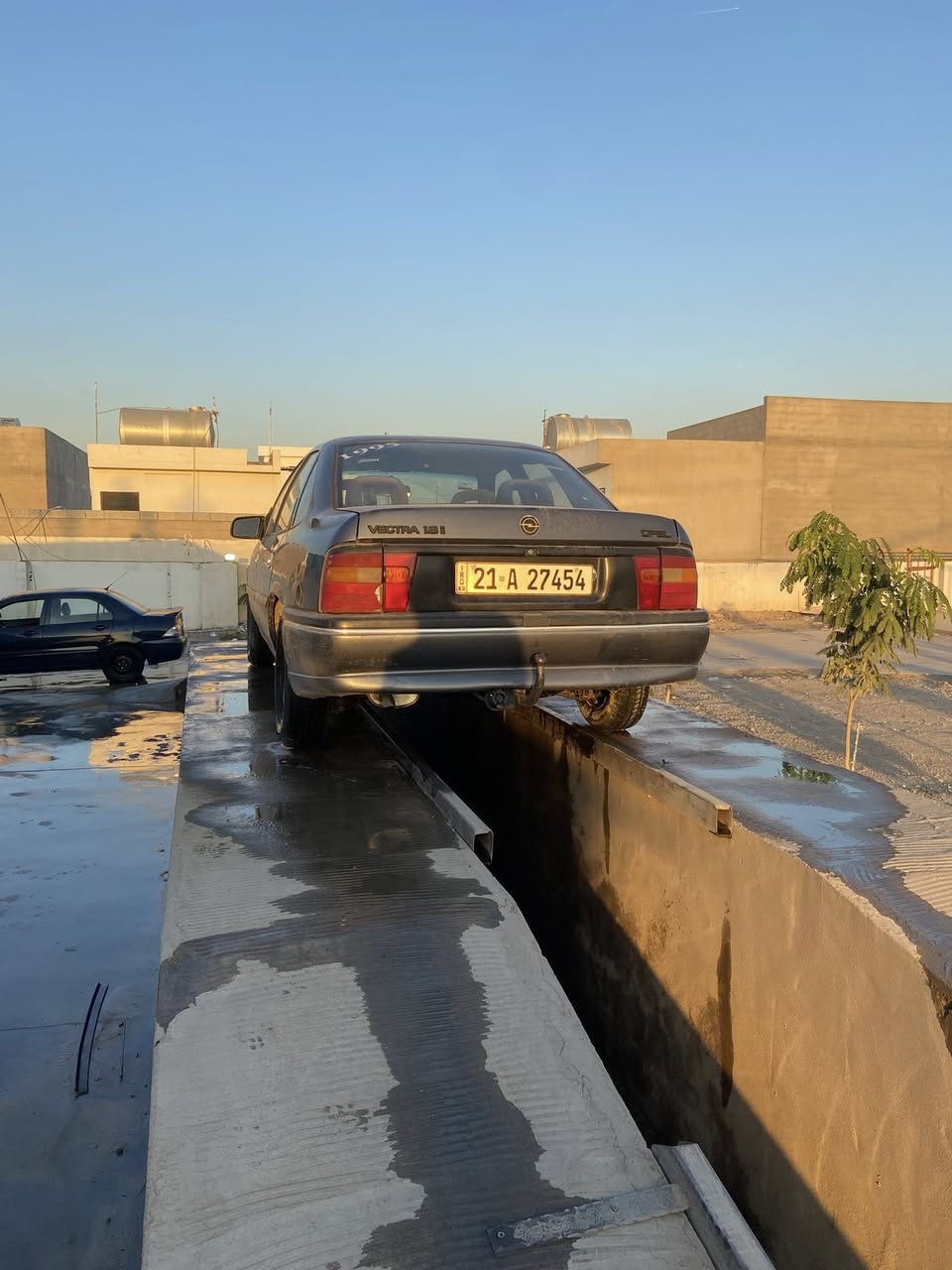 ئۆپڵ ڤیکترا بۆفرۆشتن مۆدیل 1995قەترە بۆیاغی تیانیە سەنەوی بەسەر چوە کۆبۆن بەنزینی هەیە  تەقەو رەقەو دەعامی بۆ دەعامی بەشەرت بەشەرتی براوەو لیدرانی نەبیت گیچی ناو دەژبول هەموو ئیش دەکات لایتی زینۆنی لەسەرە یەک دینار مەسروفی نیە   بۆزانینی نرخ پەیوەندی بەژمارەی خوارەوە بکەن (***********)لەگەڵ ڕێزدا
