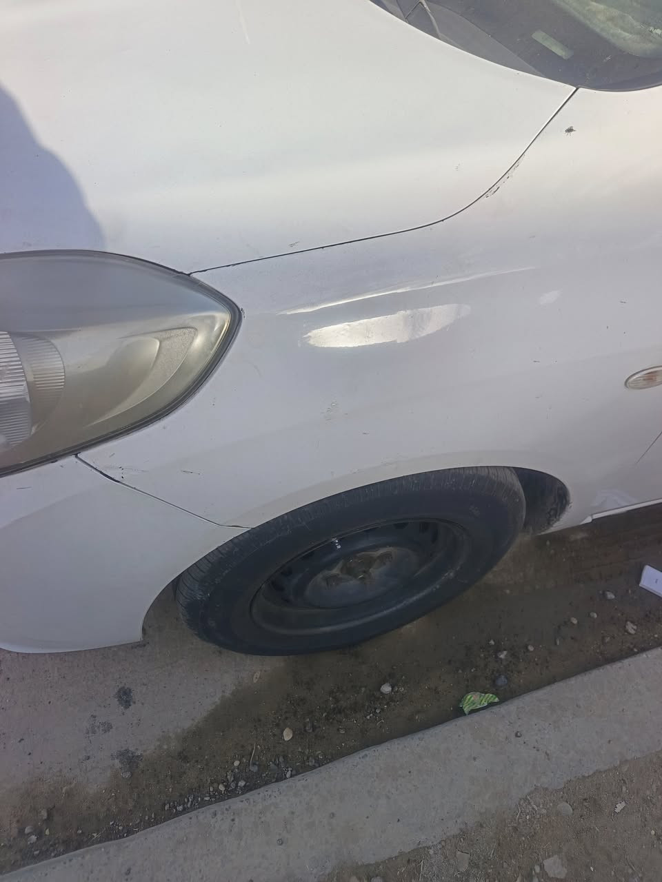 السلام عليكم نيسان هندي للبيع السعر 80 قفل موديل 2014 السياره خير من الله صدر جديد باتري جديد تاير زوج امامي جديد   رقم بغداد  بااسمي تحويل ثاني يوم تراي وين مايعجبك السياره للاستفسار ***********
قبل لاتخابر السياره بيه صبغ بجهة السائق بسبب شخط وموجود بالصور ولدعاميات يحتاجلهن صبغ ماشيه فوك 350 الف مكينة مبدلة من طه نيسان اخت الجديده قبل شهرين شديته والصدر قبل شهر بدلته حتى مشط ستين غيرته جام اربع كهرباء وتراي الشراي وين مايعجبك وتحياتي للكل
