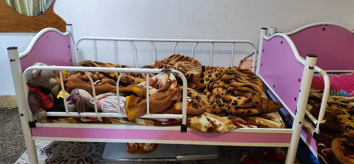 ئەم دوو سیسە کە دەکرێتە دوو قاتش لەگەڵ دۆڵابێکی جل و بەرگ و مەکتەبەیەک و لەگەڵ مێزێک چوارتاک مارکەی تورکی

هەمووی 350 هەزارو مامەڵە
شوێن سلێمانی

***********
viber+whatsAPP
