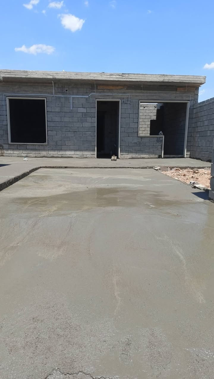 السلام عليكم
صب ناعم 
وصب اساسات 
وصب لاش
وصب ساحات
وتسليح وتسفيط اساسات 
***********
