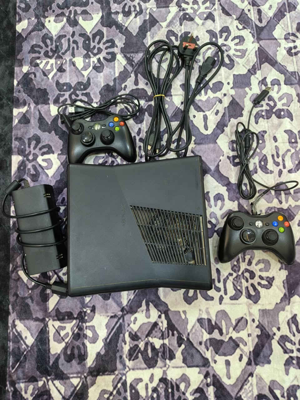 بلي اكس بوكس 360 نضيف بي 97 لعبة
ردد ردمشن 
Gta5
موتل كوبات والعاب كلهن حلوات 
السعر 100 وبي مجال للستفسار ***********
