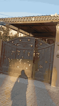 بيت للبيع 250 متر رقم
 طابق واحد 
يتكون من استقبال وهول ومطبخ وغرفتين نوم وصحيات داخلية وخارجية وگراج وسقيفة وحديقة كبيرة شارع عريض جدا وقريب على مجمع المدارس وقريب على الاسواق 

كركوك القادسية الثانية 16 آب

يحتوي البيت على كاونتر وثلاث سبالت مع سستم كاميرات 

***********
