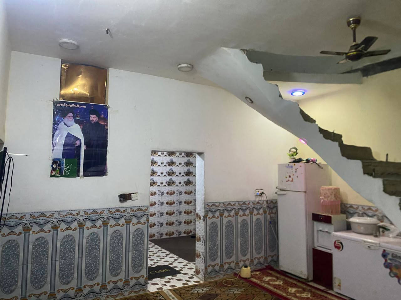 السلام عليكم ورحمة الله وبركاتة بيت (100) مربع. استقبال ومطبخ وغرفه الطابق الثاني غرفه وحده طابو ملك المكان الشمري العشرتلاف ع اخير ***********
