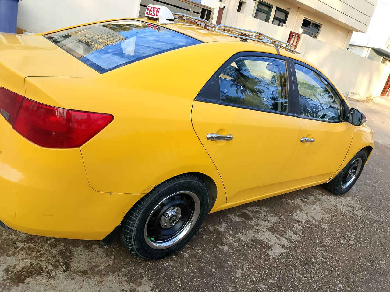 سلام عليكم فورتي ٢٠١٠للبيع سيارة كعدتها حلوة كهربائيه كاملة حدادية تبريد تدفئة كاملات تخم تاير جديد مكينة كير خير من الله بكانهة ديالى  السعر ٨٠ وبيه مجال ***********
