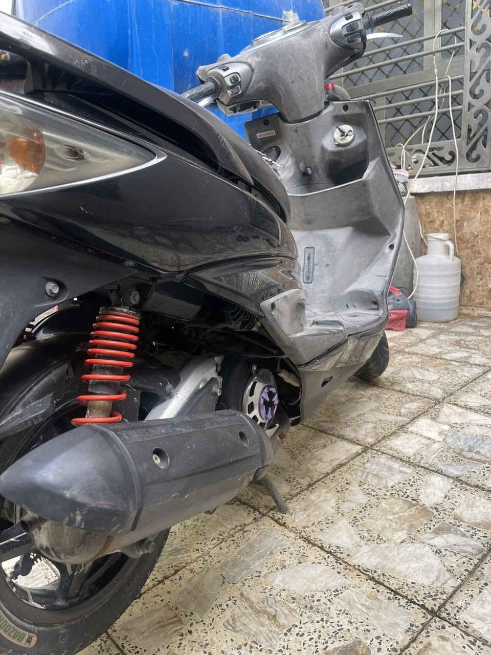 سلام عليكم سكنس كوري دراجه منزله رمبه دراجه كلش جديده مستعجل على بيعته كله شغاله من طول لطول ماشيه 35 بيه جملغ الأمامي مفطور وتريشه وحده هم ماكني شعب تصال ***********
