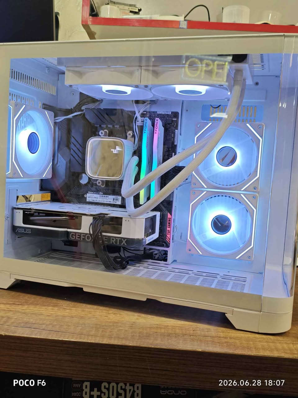 CPU: RYZEN 5 5600X
COOLER: DEEPCOOL LS520 240M 
MB: ASUS TUF B450M-PRO GAMING
RAM:2X8 16GB 3600MHZ T-FORCE 
STORAGE: NVME 1T TEAM GRUP MP33 PRO
GPU: RTX 4060 8GB ASUS DULL
POWER: 600W 80 PLUS MSI
CAVAR : CASE X3 FAN ARGB
PRICE : 780$ 
گەیاندن بەردەستە.. *********** أربيل, العراق
