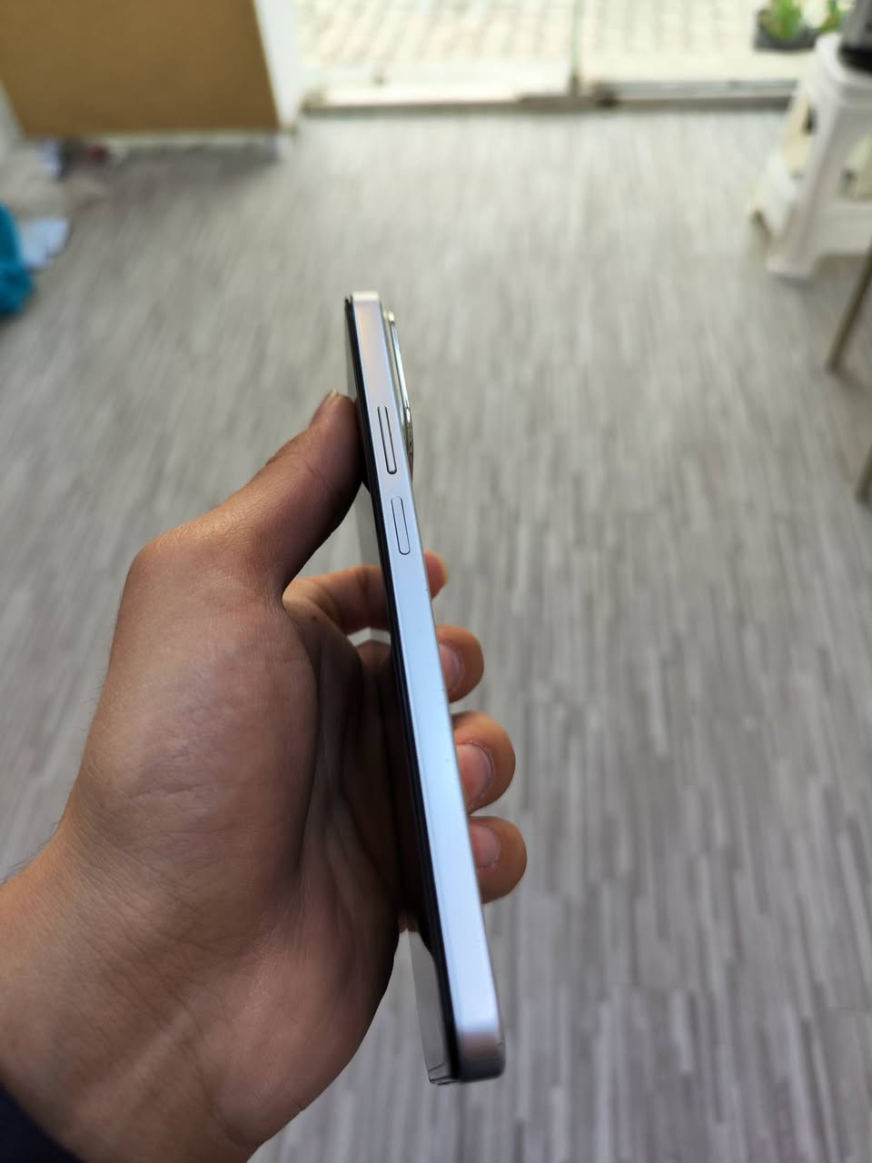 شاشة:النوع: TFT LCD بحجم 6.77 بوصة
التردد: تدعم معدل تحديث 120Hz لسلاسة.
المعالج: Snapdragon 685 (تكنولوجيا 6 نانو).
الذاكرة العشوائية (RAM): يأتي بـ 8 جيجابايت.
ذاكرة التخزين: 256 جيجابايت
 الكاميرات الأساسية: كاميرا خلفية بدقة 108 ميجابكسل تقدم تفاصيل جيدة في الإضاءة النهارية.
السيلفي: كاميرا أمامية بدقة 8 ميجابكسل.
السعة: بطارية ضخمة بسعة 6000 مللي أمبير .
الشحن: يدعم الشحن السريع بقوة 35 واط
مستشعر بصمة مدمج بزر الطاقة.
نضافة ٨٠ بالمية نفس ما موضح بالصوره
السعر ١١٥ الف بي مجال بسيط مكاني نجف ***********
