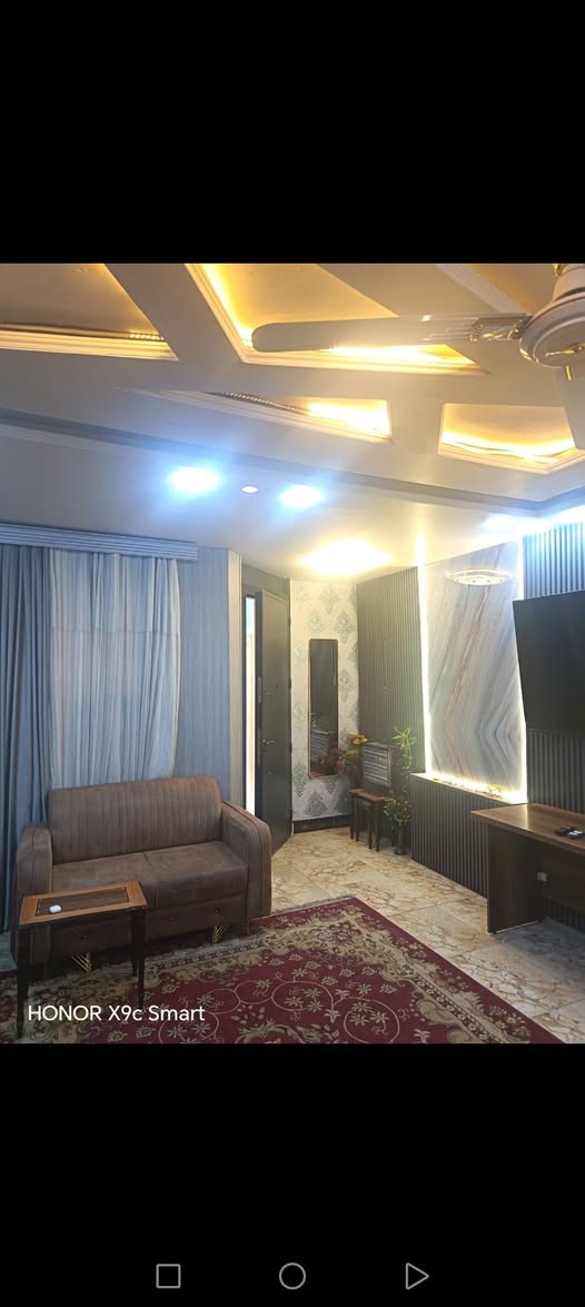 السلام عليكم بيت للبيع مساحة 120متر واجهة 6يحتوي على ثلاث غرفة نوم وصالةومطبخ وخدمات  بيت نظيف موقع ممتاز شهداء بياع قرب شارع العام الاستفسار على هذا الرقم ***********
