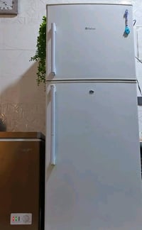 ثلاجة جبيره • نضيفه • شغاله